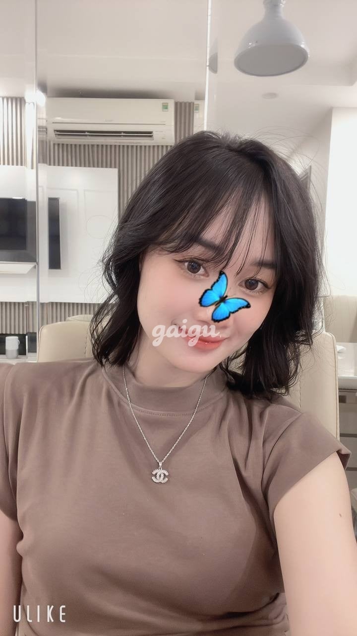 Ly Sa 2k4 công chúa tuyết, da trắng ,dáng chuẫn, mặt thiên thần.