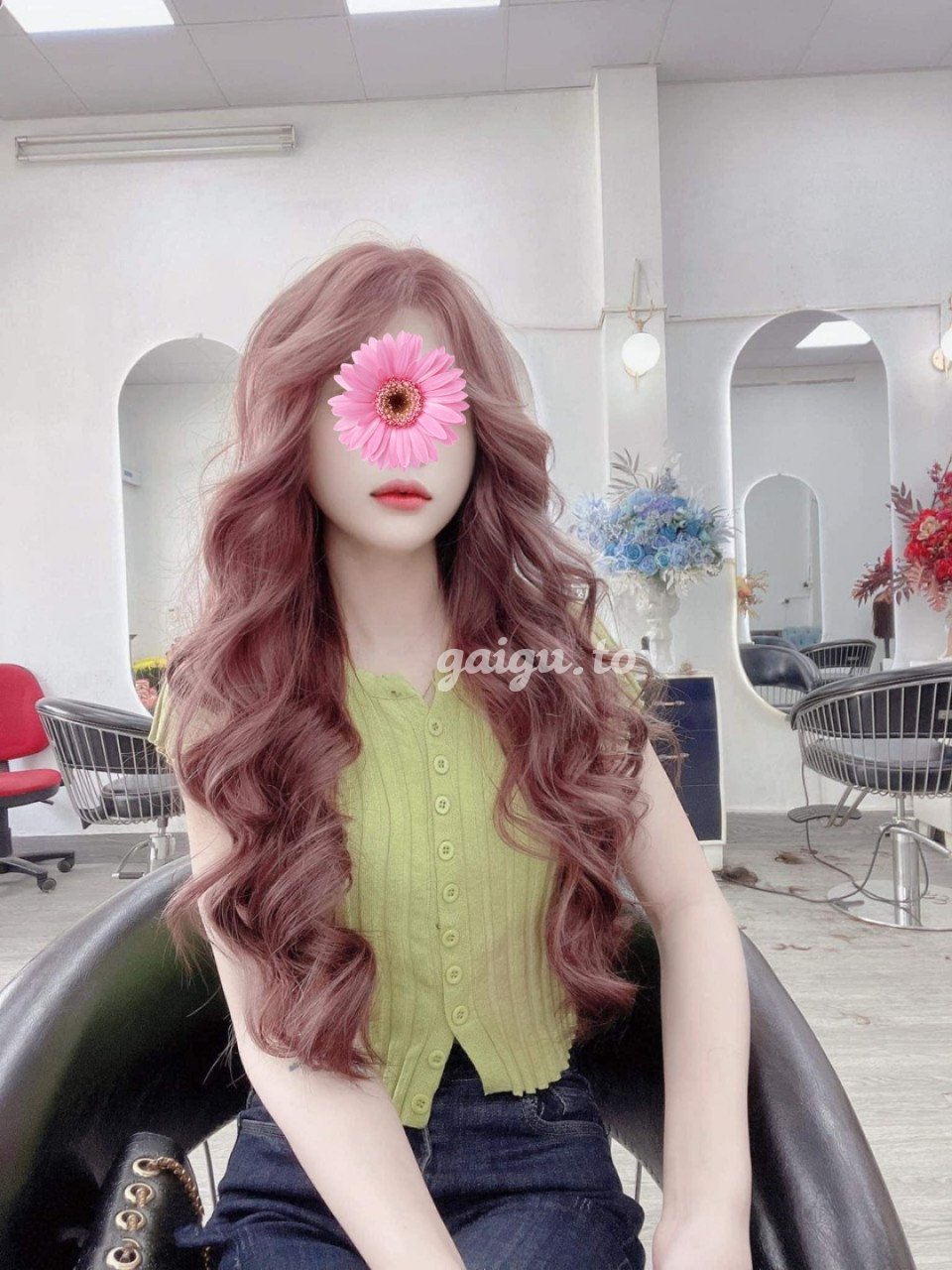 Gái non Kiều Tây_ Gương mặt kute, mình dây gợi cảm