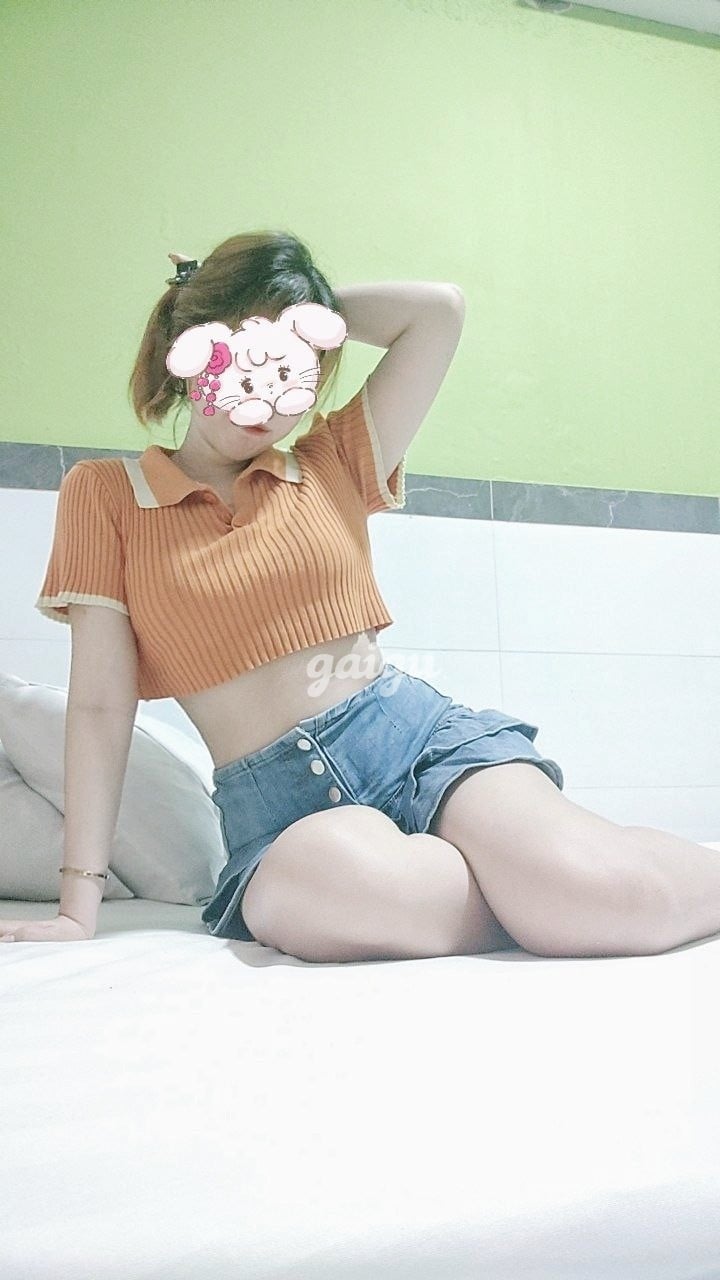 Gia Hân. Cô gái quê vừa lên sg . Non tơ nỏn nà.