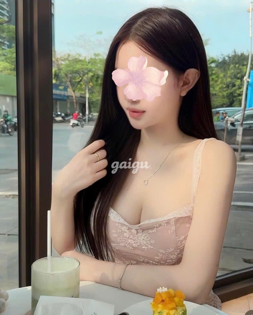 GÁI XINH BÉ KIM SAN 2K3 , HOT BODY CHÁY BỎNG + XINH SANG + MÔNG TO VÚ BỰ MỘNG NƯỚC